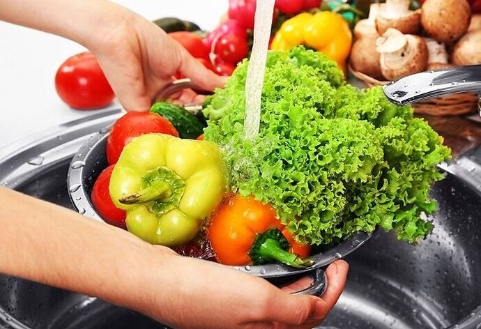 lavar verduras y hierbas para prevenir la infección por parásitos