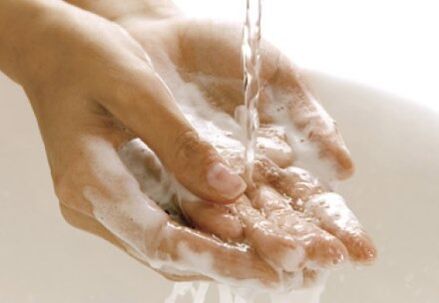 La higiene de las manos protege contra la entrada de parásitos en el cuerpo. 