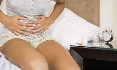 El dolor abdominal puede ser la causa de la presencia de parásitos en el cuerpo. 
