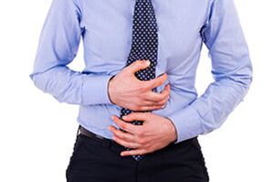 El dolor abdominal en un hombre es una razón para pensar en la presencia de parásitos en el cuerpo. 