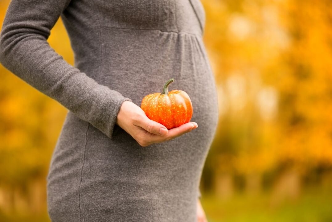 Las mujeres embarazadas también pueden recibir tratamiento contra los parásitos con semillas de calabaza. 
